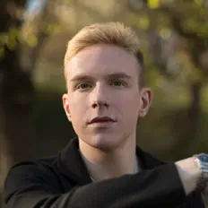 Dengarkan Merlin, tonton video musik, baca bio, lihat tanggal tur & lainnya!