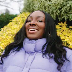 yinkahを聴いたり、ミュージックビデオを鑑賞したり、経歴やツアー日程などを確認したりしましょう！