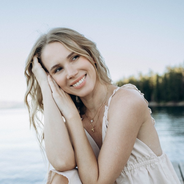 Alina Love's avatar