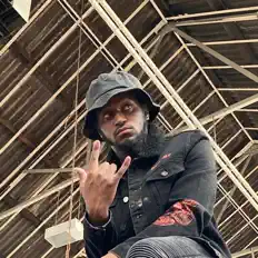 Maith을(를) 듣고, 뮤직 비디오를 보고, 약력을 읽고, 투어 일정 등을 확인하세요!