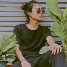 Listen to Htet Hlyam Hmue, watch music videos, read bio, see tour dates & more!