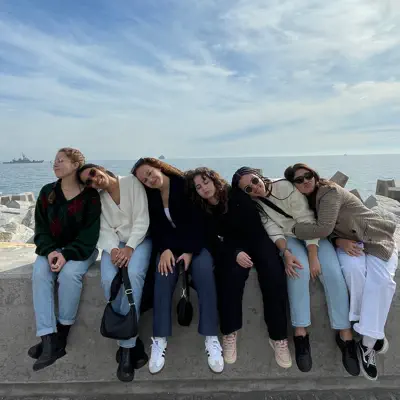 Listen to Entre Elas, watch music videos, read bio, see tour dates & more!