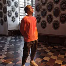 yequee सुनें, म्यूज़िक वीडियो देखें, बायो पढ़ें, दौरे की तारीखें और बहुत कुछ देखें!