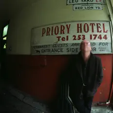 Ακούστε περιεχόμενο από Tony Barlow, παρακολουθήστε μουσικά βίντεο, διαβάστε το βιογραφικό, δείτε ημερομηνίες περιοδείας, και πολλά ακόμη!