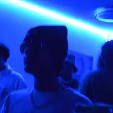 Arul सुनें, म्यूज़िक वीडियो देखें, बायो पढ़ें, दौरे की तारीखें और बहुत कुछ देखें!