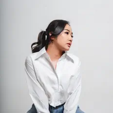 Adinda Shalahitaを聴いたり、ミュージックビデオを鑑賞したり、経歴やツアー日程などを確認したりしましょう！