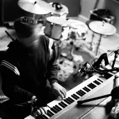 chlorophylle dinle, müzik videolarını izle, biyografisini oku, tur tarihlerini ve daha fazlasını gör!