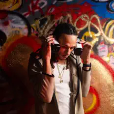 聆聽 BBD Yella、觀看音樂影片、閱讀小傳、查看巡演日期等！