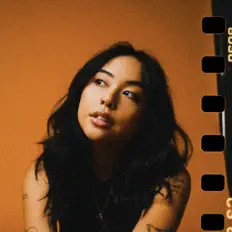 Ouça livvy, assista a videoclipes, leia a biografia, veja as datas das turnês e mais!