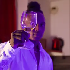 The Warriyを聴いたり、ミュージックビデオを鑑賞したり、経歴やツアー日程などを確認したりしましょう！