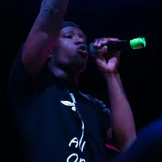 聆聽 Lil Web、觀看音樂影片、閱讀小傳、查看巡演日期等！