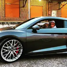 聆聽 Zone 28 Grams、觀看音樂影片、閱讀小傳、查看巡演日期等！