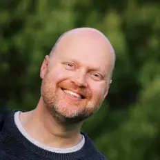 Dengarkan Christopher Lloyd Clarke, tonton video musik, baca bio, lihat tanggal tur & lainnya!