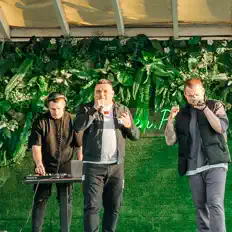 Poslechněte si interpreta ТРИВЕ, sledujte hudební videa, přečtěte si životopis, podívejte se na data turné a další informace.