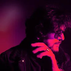 Ouve Faisal Kapadia, vê vídeos de música, lê a biografia, vê as datas da digressão e muito mais!