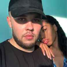 Poslechněte si interpreta VIU VIU, sledujte hudební videa, přečtěte si životopis, podívejte se na data turné a další informace.