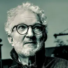 Ouça GINMAN, assista a videoclipes, leia a biografia, veja as datas das turnês e mais!