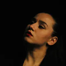 Rada Wonderland सुनें, म्यूज़िक वीडियो देखें, बायो पढ़ें, दौरे की तारीखें और बहुत कुछ देखें!