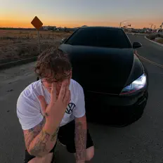 Poslechněte si interpreta Lxnx, sledujte hudební videa, přečtěte si životopis, podívejte se na data turné a další informace.