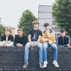 聆聽 Cressa、觀看音樂影片、閱讀小傳、查看巡演日期等！