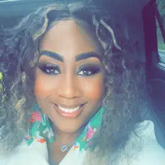 收听 Madelyn Jones、观看音乐视频、阅读小传、查看巡演日期等 ！