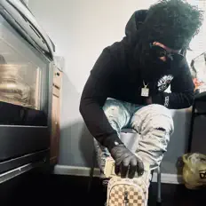 Lil Chickenを聴いたり、ミュージックビデオを鑑賞したり、経歴やツアー日程などを確認したりしましょう！