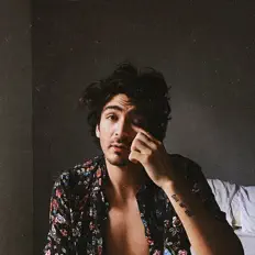 Levi Lobo dinle, müzik videolarını izle, biyografisini oku, tur tarihlerini ve daha fazlasını gör!