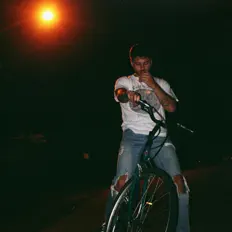 Tiris을(를) 듣고, 뮤직 비디오를 보고, 약력을 읽고, 투어 일정 등을 확인하세요!