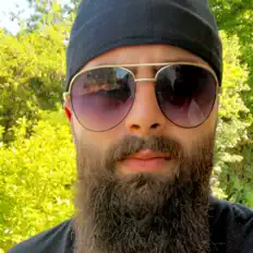 Hör dir Nads an, schau dir Musikvideos an, lies die Biografie, finde Tourdaten und mehr!