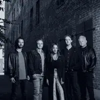 Escucha a undefined, mira videos musicales, lee su biografía, consulta las fechas de las gira y más.