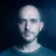 聆聽 RYTERBAND、觀看音樂影片、閱讀小傳、查看巡演日期等！