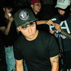 Dengarkan Zewa, tonton video musik, baca bio, lihat tanggal tur & lainnya!