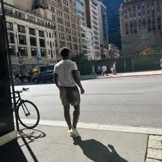 聆聽 Śmokey、觀看音樂影片、閱讀小傳、查看巡演日期等！