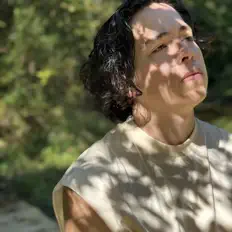 Hör dir Matty Olathe an, schau dir Musikvideos an, lies die Biografie, finde Tourdaten und mehr!