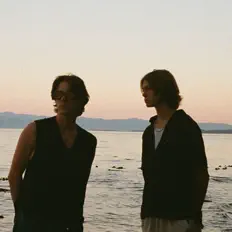 Escucha a Playgrounds, mira videos musicales, lee su biografía, consulta las fechas de las gira y más.