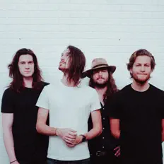 Brumbyを聴いたり、ミュージックビデオを鑑賞したり、経歴やツアー日程などを確認したりしましょう！