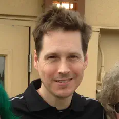 Ouve Spacelandic, vê vídeos de música, lê a biografia, vê as datas da digressão e muito mais!