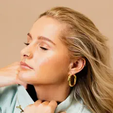 Listen to Liv Harland, watch music videos, read bio, see tour dates & more!