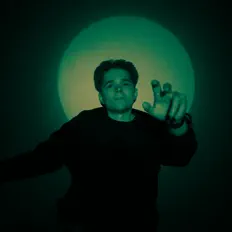 Этериалを聴いたり、ミュージックビデオを鑑賞したり、経歴やツアー日程などを確認したりしましょう！