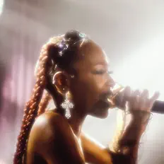 Ascolta Puellae, guarda video musicali, leggi la biografia, vedi le date del tour & altro!