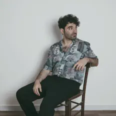 聆聽 Buva、觀看音樂影片、閱讀小傳、查看巡演日期等！