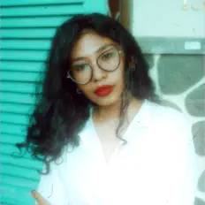 Listen to Jaqlien Elsy, watch music videos, read bio, see tour dates & more!