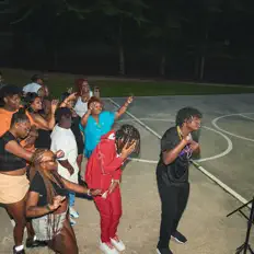 收听 223youngan、观看音乐视频、阅读小传、查看巡演日期等 ！