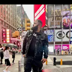 Hör dir Deon an, schau dir Musikvideos an, lies die Biografie, finde Tourdaten und mehr!
