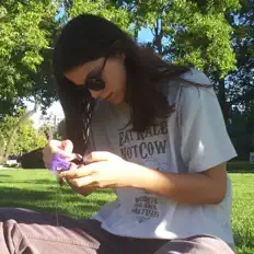 聆聽 Ayala Avivi、觀看音樂影片、閱讀小傳、查看巡演日期等！