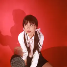 Rikki Valentinaを聴いたり、ミュージックビデオを鑑賞したり、経歴やツアー日程などを確認したりしましょう！