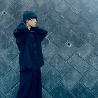 聆聽 undefined、觀看音樂影片、閱讀小傳、查看巡演日期等！