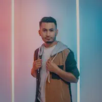 Ascolta undefined, guarda video musicali, leggi la biografia, vedi le date del tour & altro!
