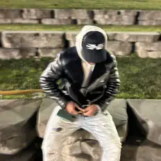QDaGhost을(를) 듣고, 뮤직 비디오를 보고, 약력을 읽고, 투어 일정 등을 확인하세요!