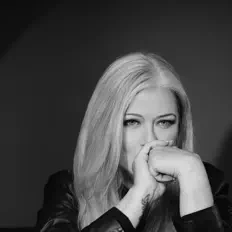 Escucha a Lauren Christy, mira videos musicales, lee su biografía, consulta las fechas de las gira y más.